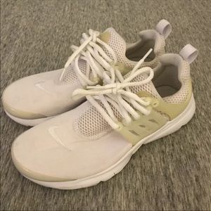 Nike Air Presto Essential Triple White 848187-100 YOUTH size 6